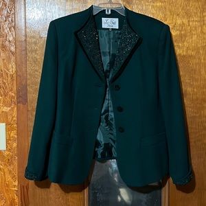 Women’s green skirt suit. Size 10 petite. In great condition.